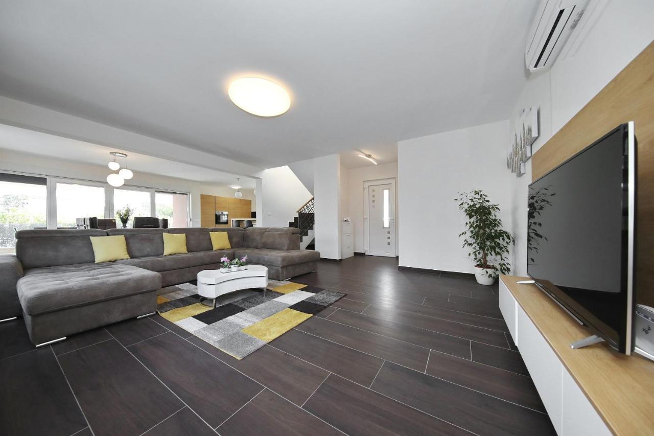 Villa A & N